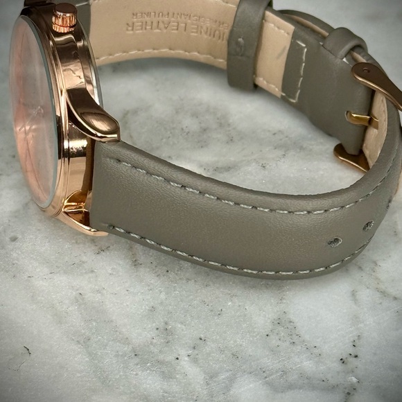 NOR Women\'s Watch in Soft Beige and Rose Gold